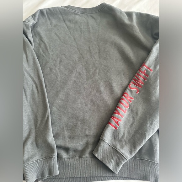 Taylor Swift RED Album Authentic Merch Gray Sweatshirt Oversized Women’s Sz M - Picture 4 of 5